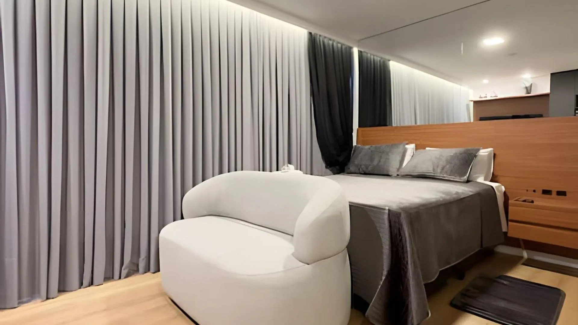 Studio Moderno Com Cama Queen E Piscina Perto Da Oktoberfest! kontakter